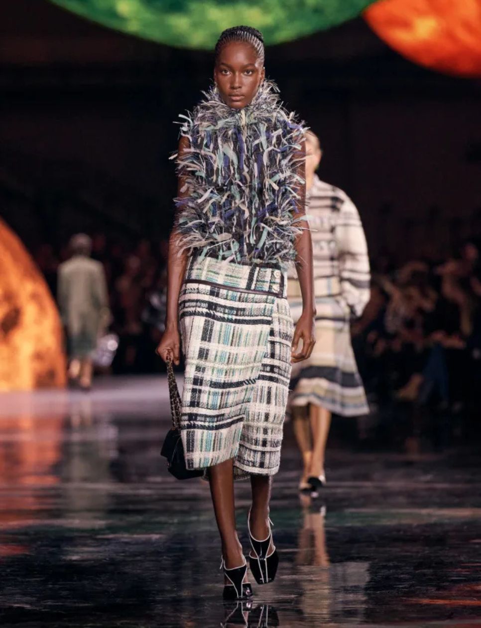 4. Midi Skirt Asimetris