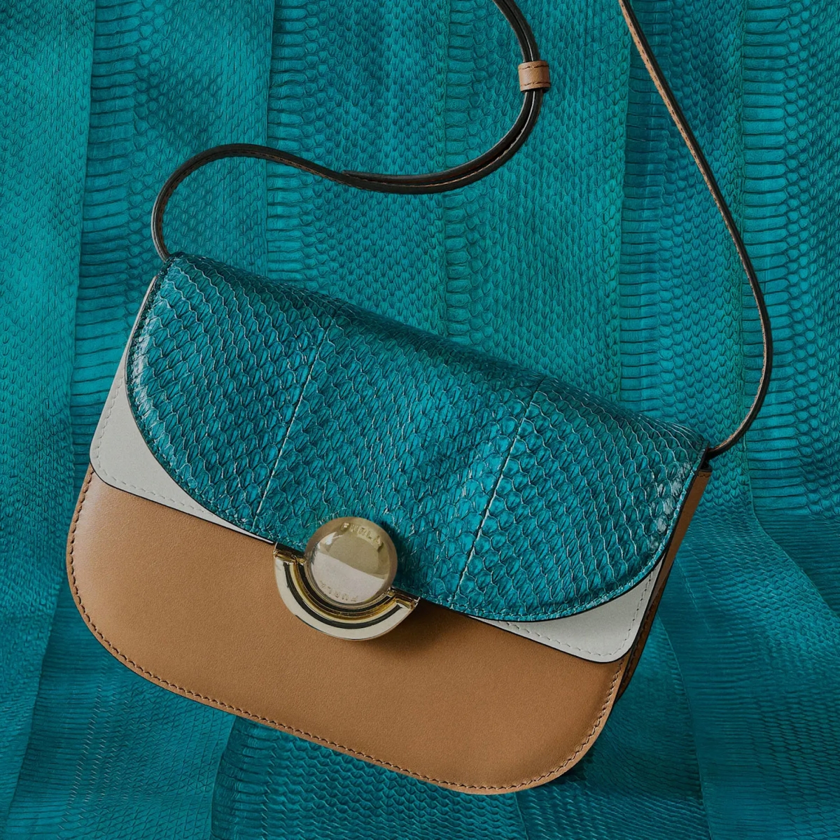 Desain yang minimalis (Sumber foto: www.furla.com)