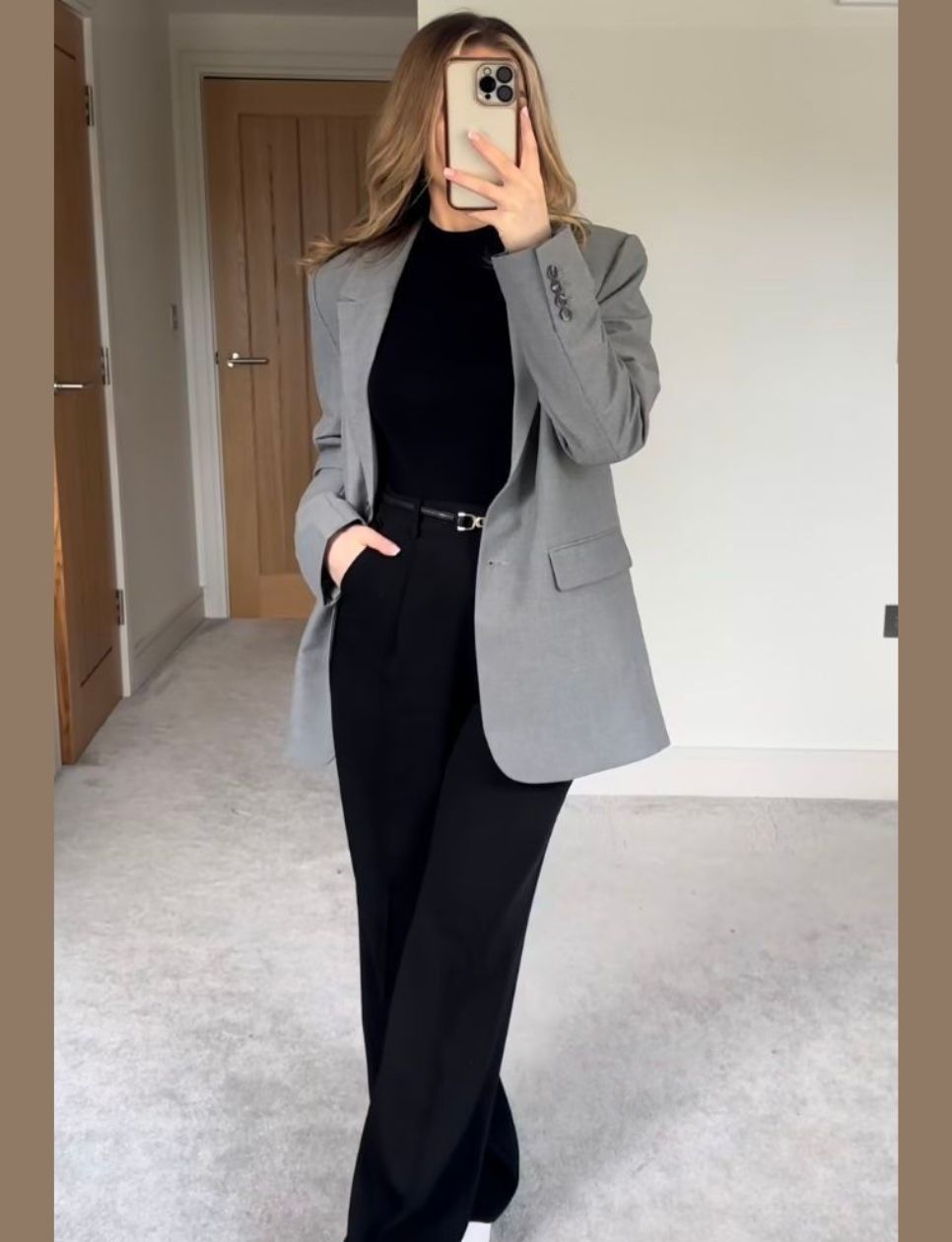 5. Jumpsuit dan Blazer