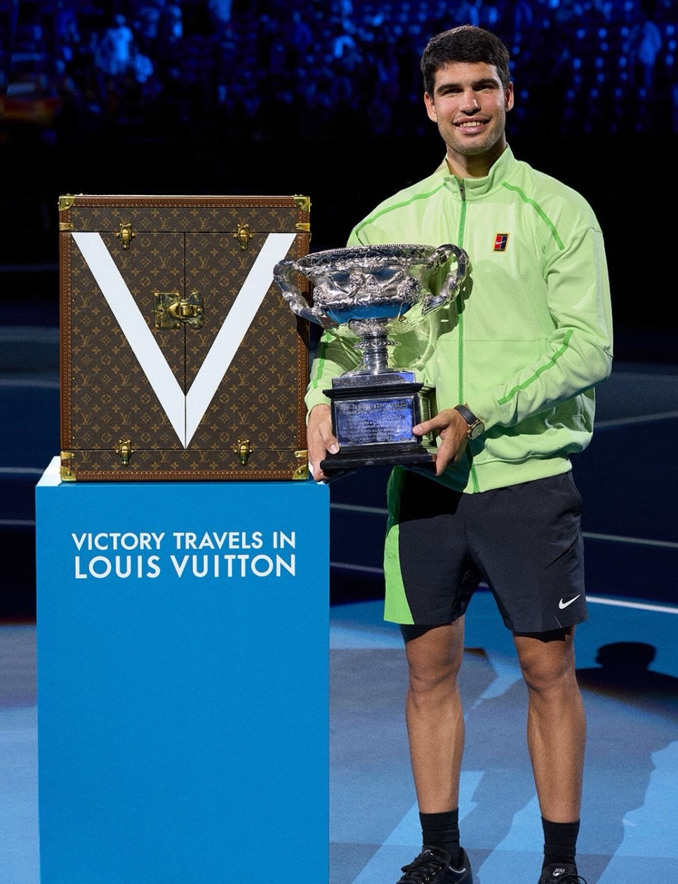 Louis Vuitton Trophy Trunks dan Carlos Alcaraz (sumber gambar: instagram.com/carlitosalcarazz)