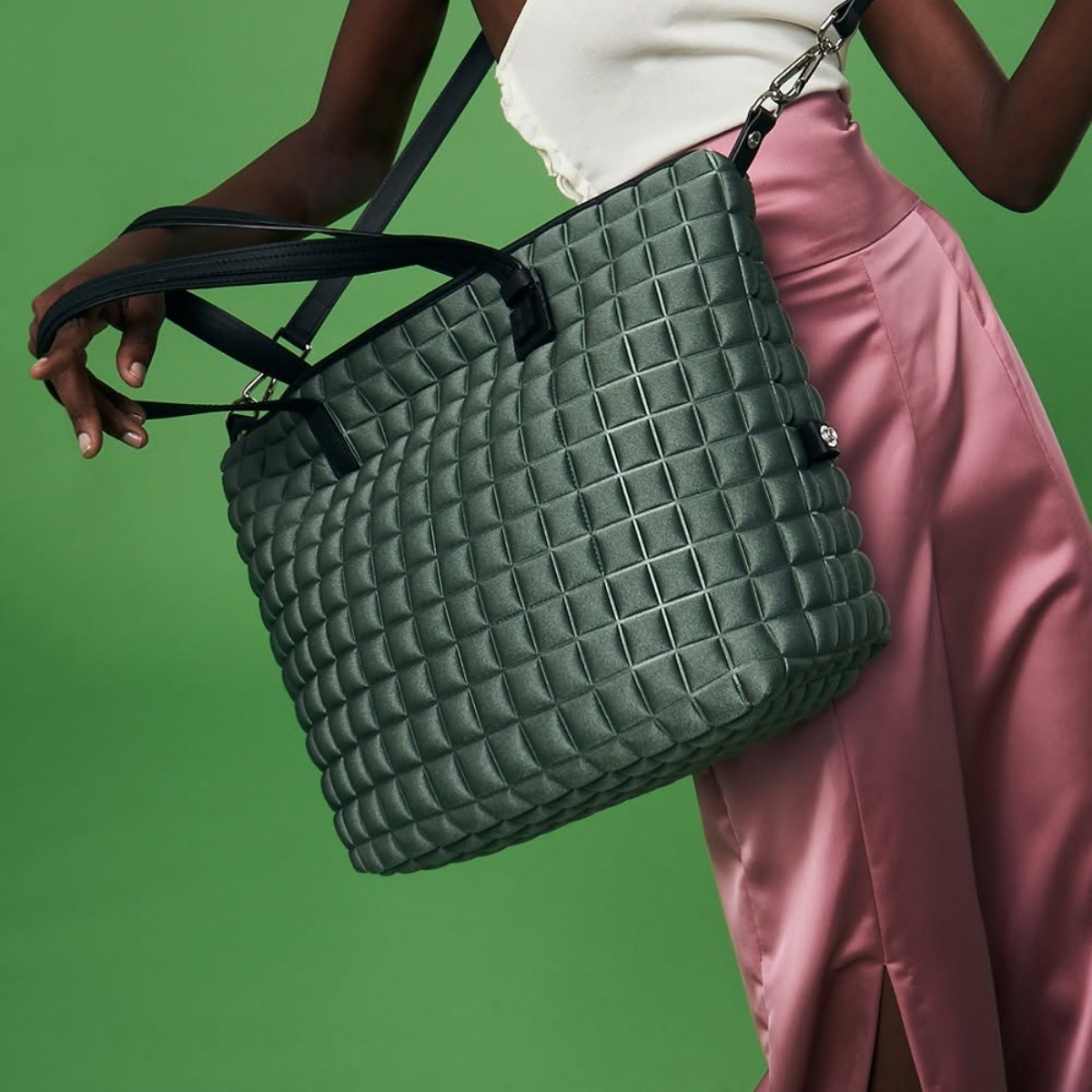 Tas berukuran besar tapi ringan (Sumber foto: Instagram/bprimebags_official)