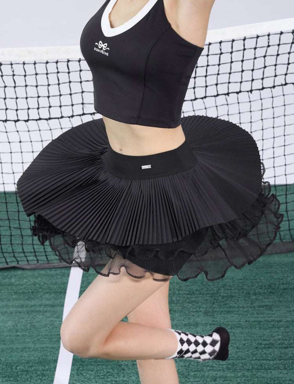 Pleated skirt khas dari Pom Pêche (sumber gambar: pompeche.com)