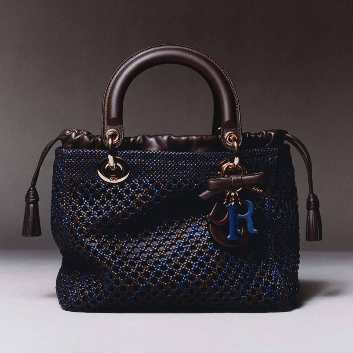 Lady Dior Cannage Raffia bag (Sumber foto: laforma.club)