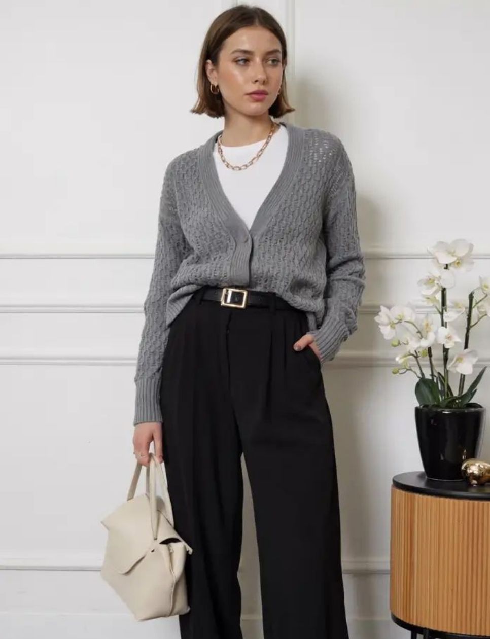 9. Cardigan dan Kemeja 