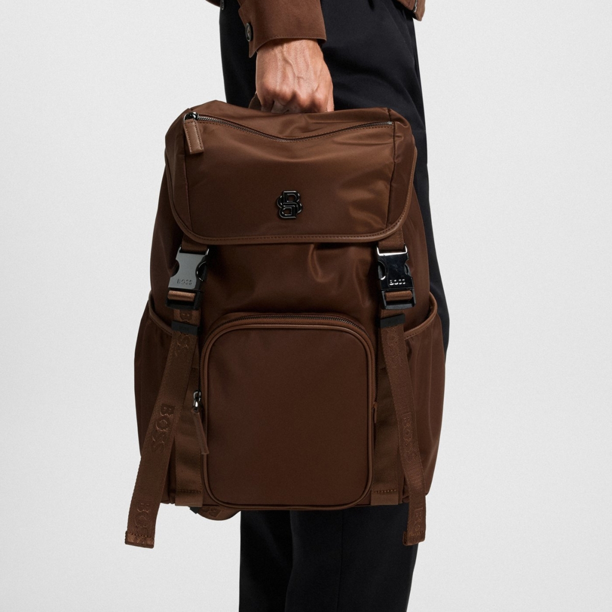 Logo yang mudah dikenali (Sumber foto: www.hugoboss.com)