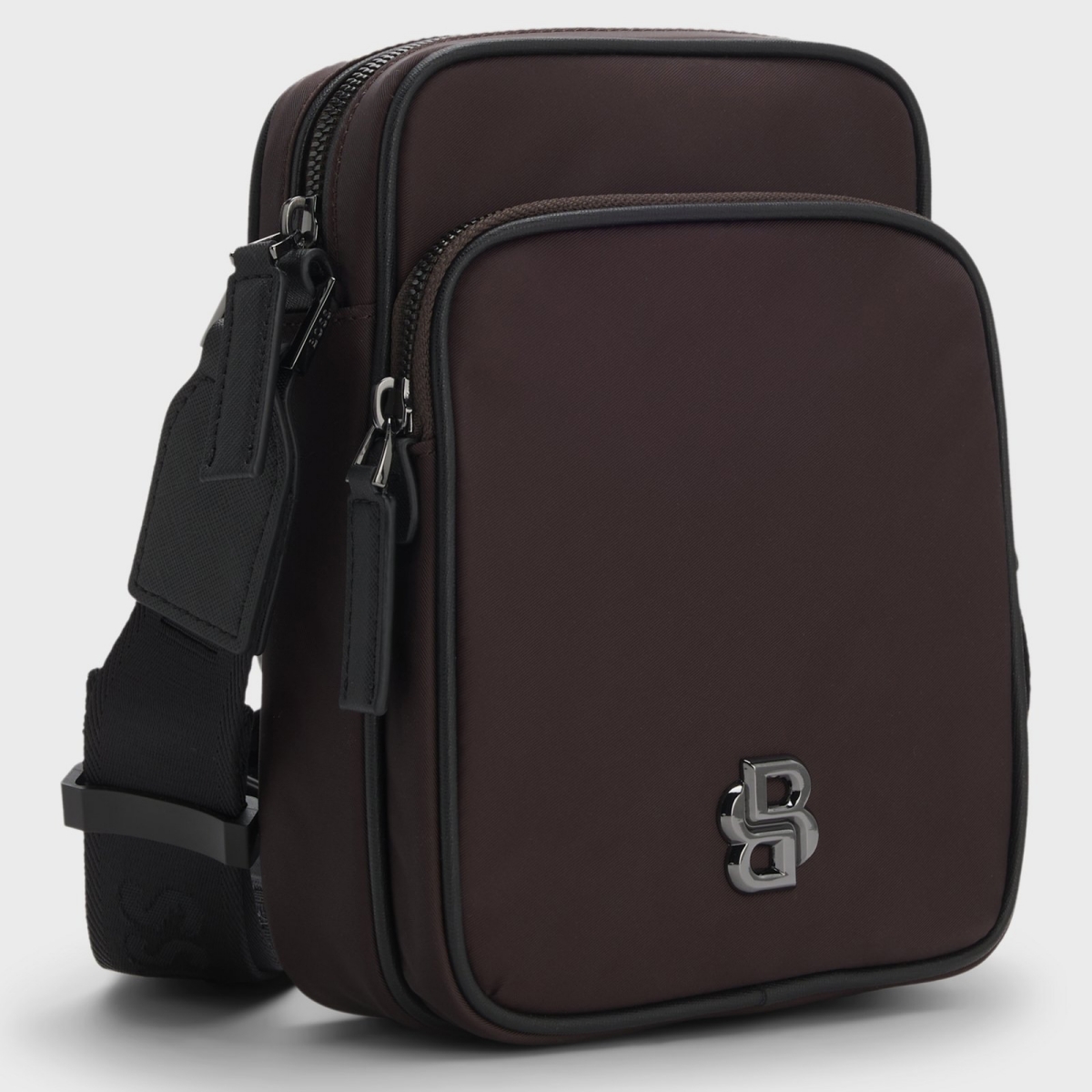 Desain logo yang elegan (Sumber foto: www.hugoboss.com)