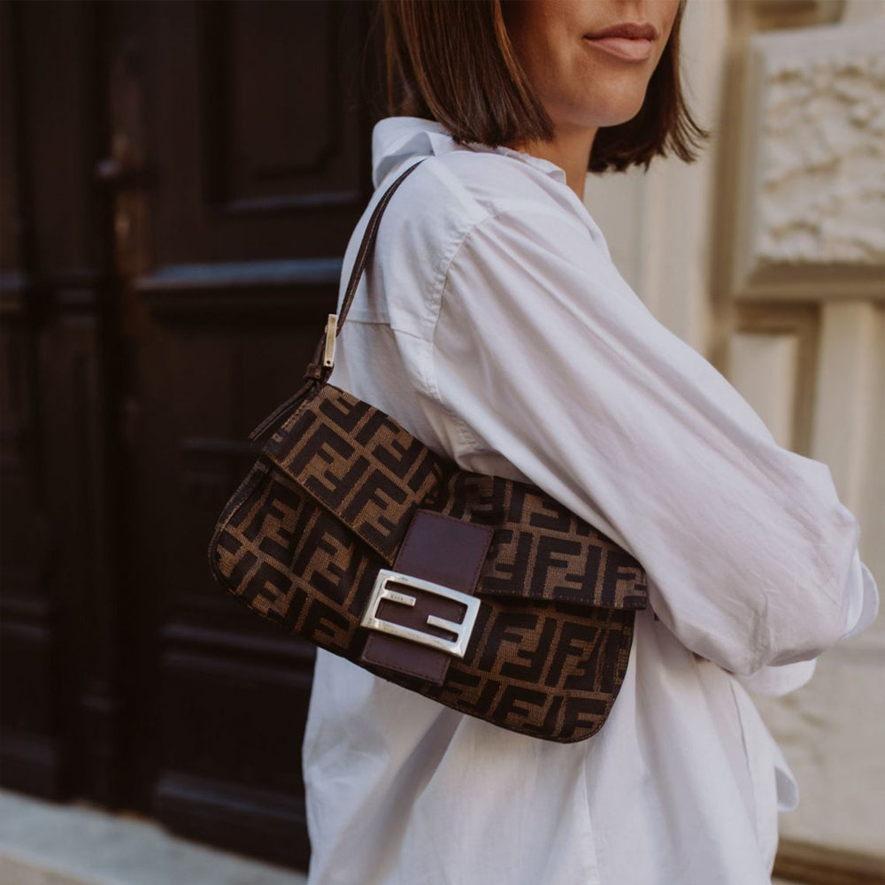 Fendi Baguette Klasik Hasil Karya Lagerfeld di Fendi