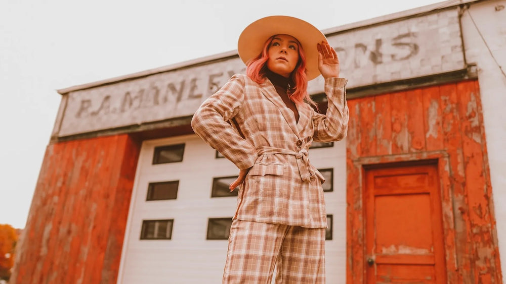 Motif tartan, salah satu ciri khas outfit vintage