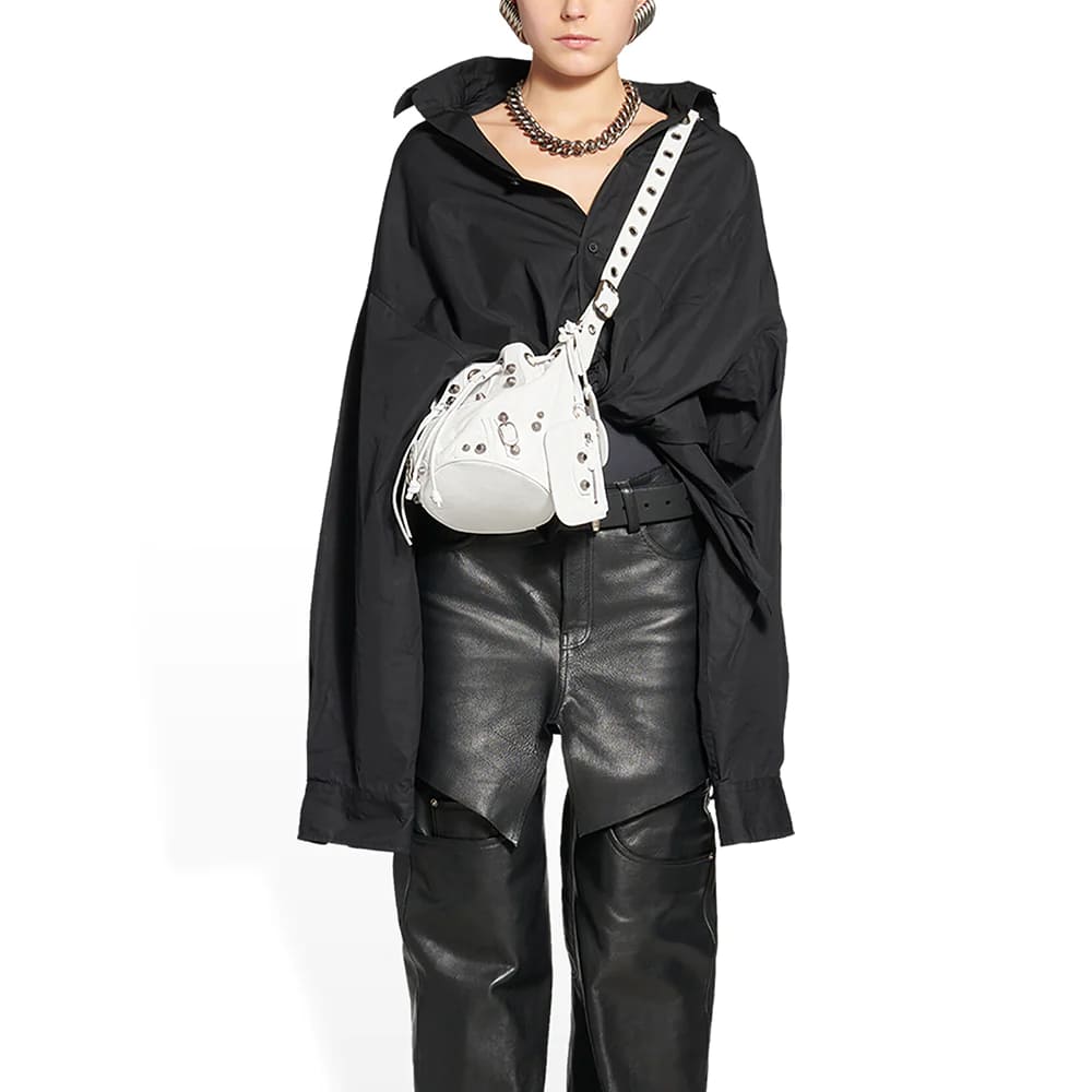 Tampil stylish dengan bucket bag
