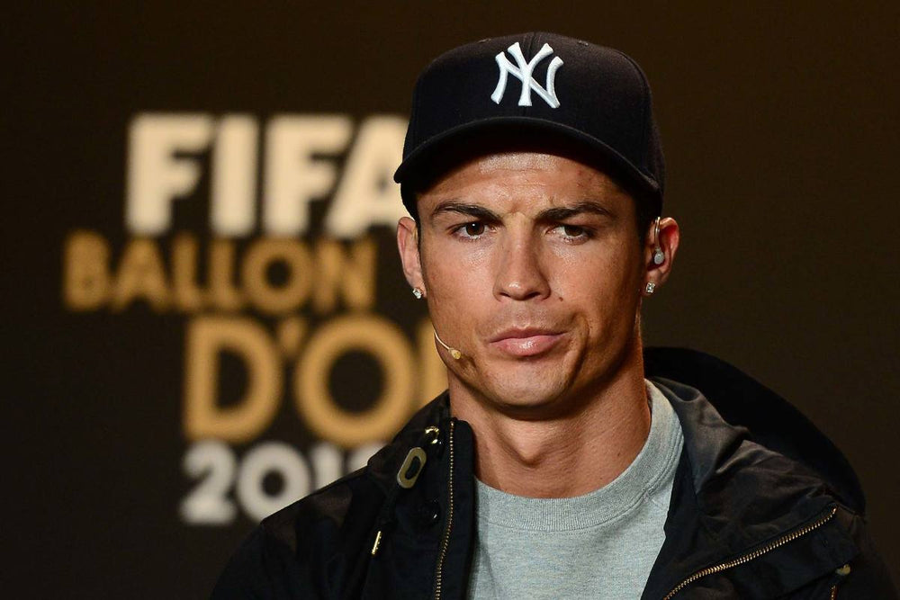 Ronaldo memakai topi baseball MLB