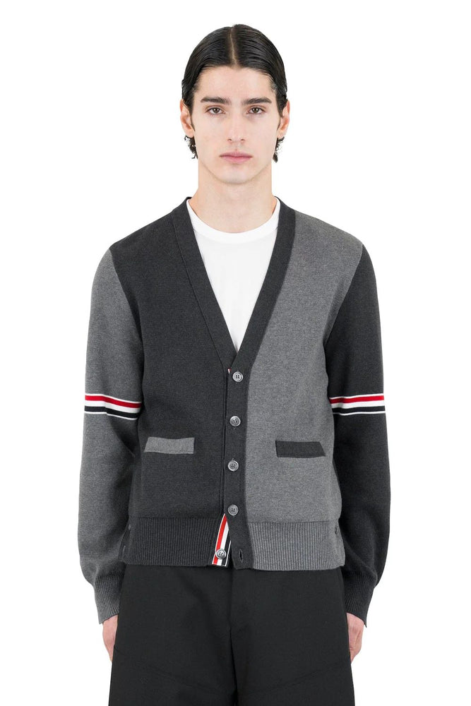 Perpaduan T-shirt dan Cardigan sebagai Outfit Preppy