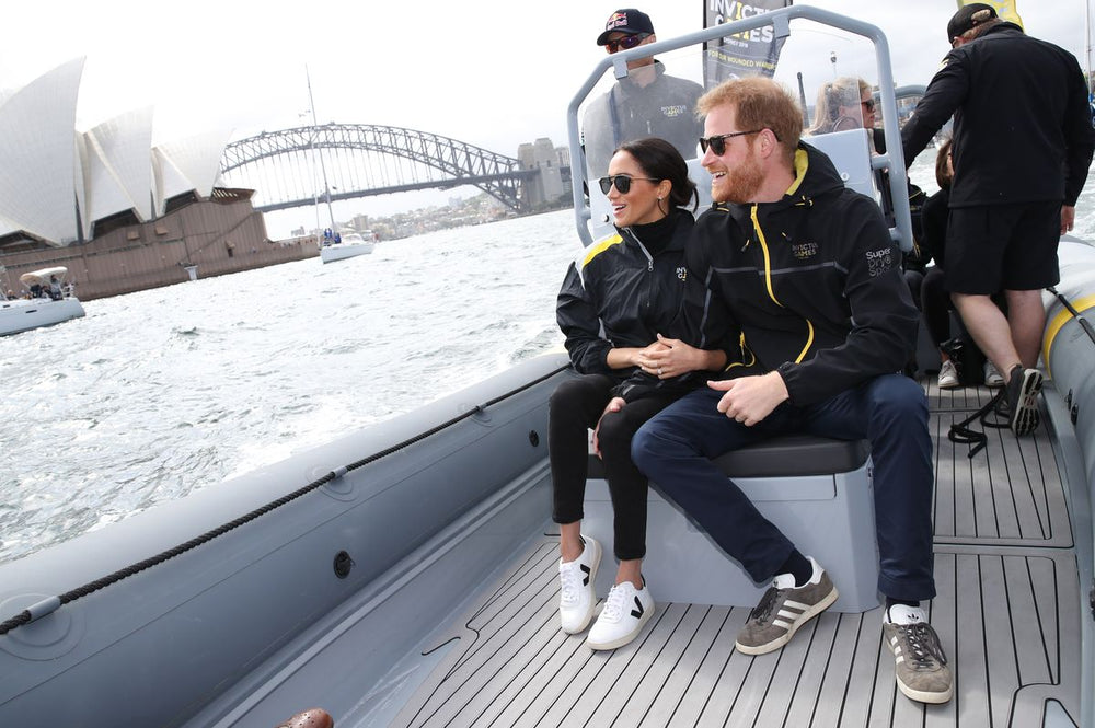 Meghan Markle mengenakan Veja Sneakers 2018