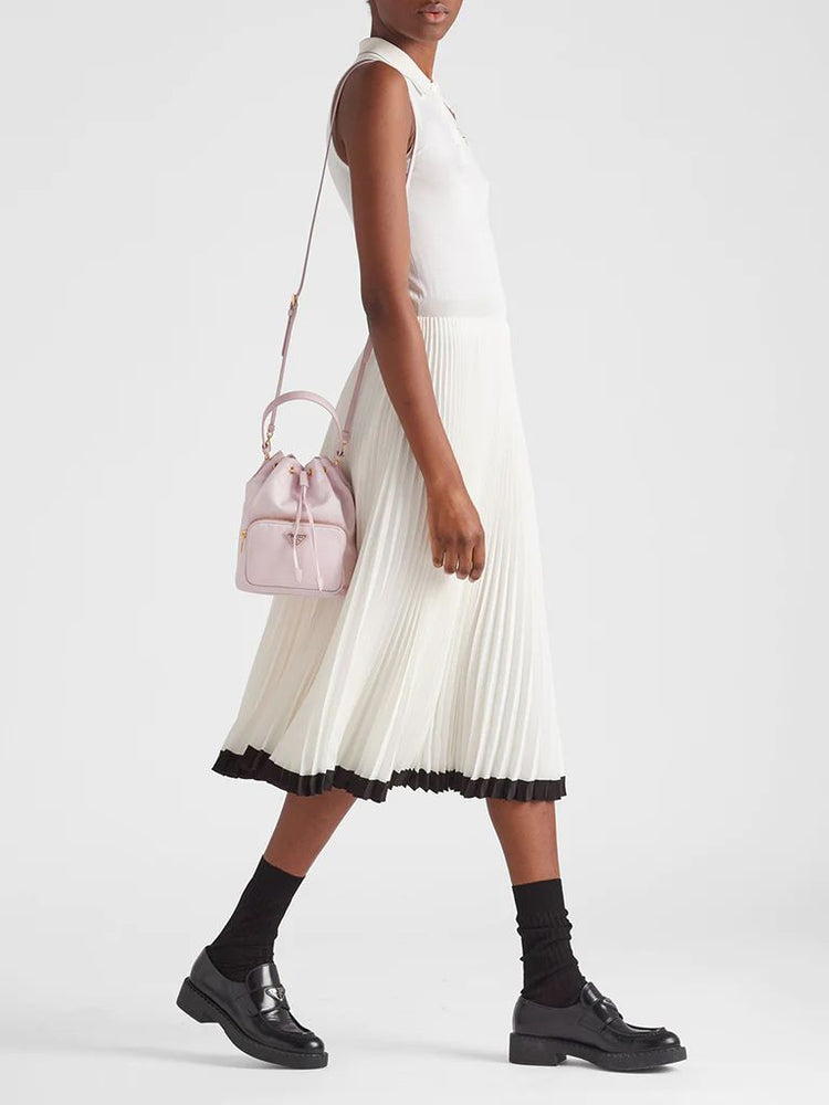 Chic dan Trendy dengan Re-Nylon Bucket Bag