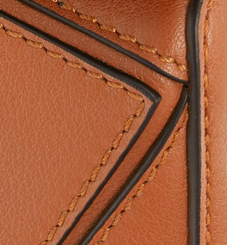 Telaah stitching pada tas secara seksama