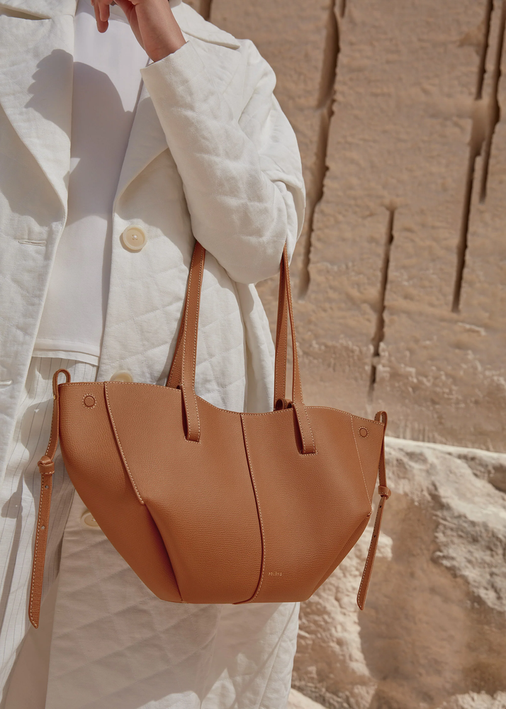 Polène bag Cyme Mini cocok untuk kamu yang suka tote bag yang mungil