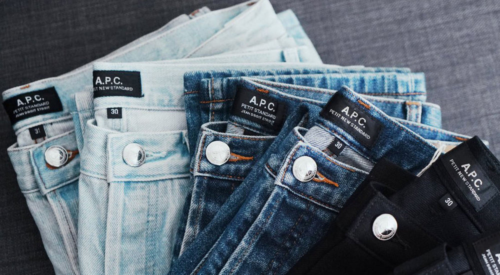 Produk jeans yang populer dari brand A.P.C.