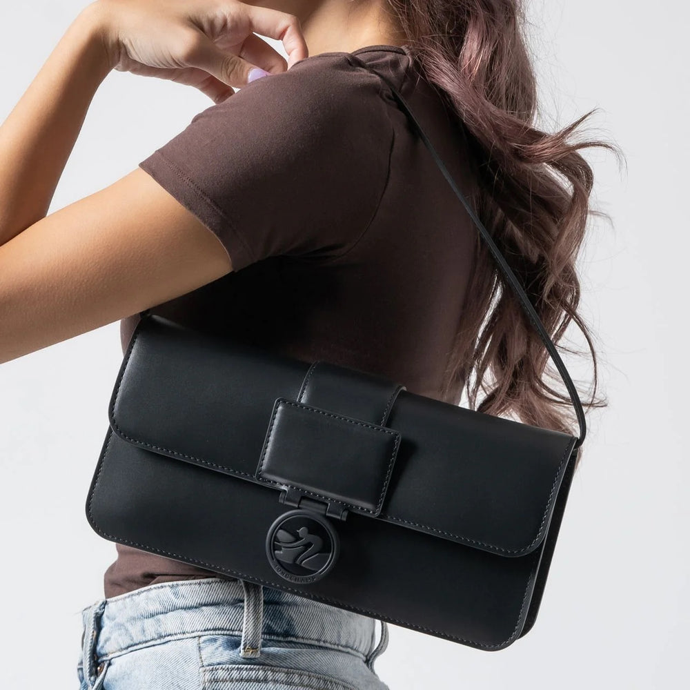 Box-Trot Medium Baguette Bag Black