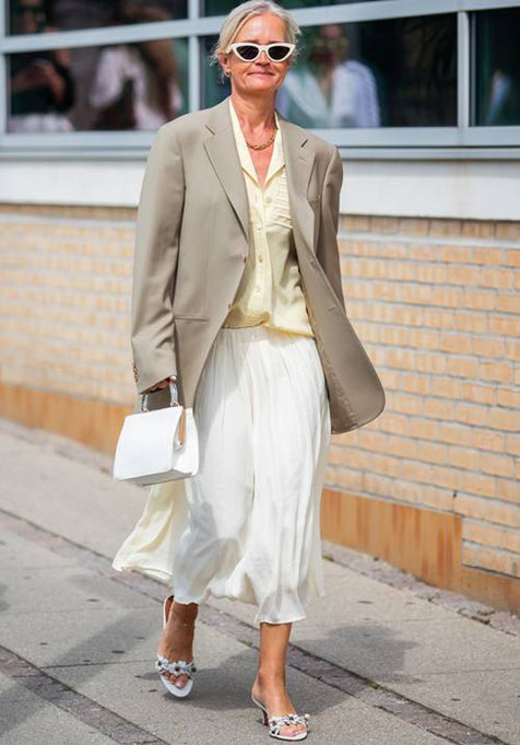 Vintage Look dengan tas 3.1 Phillip Lim Warna Putih