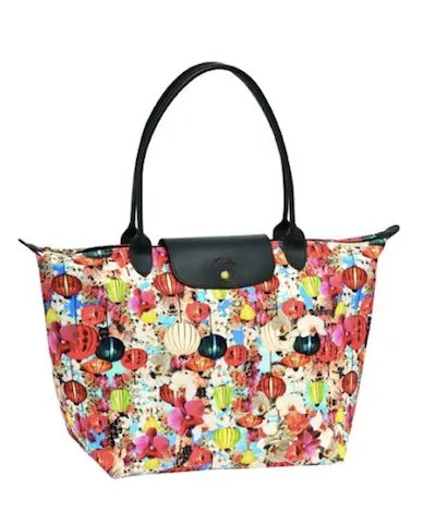 Tas Longchamp Le Pliage yang didesain oleh Mary Katrantzou
