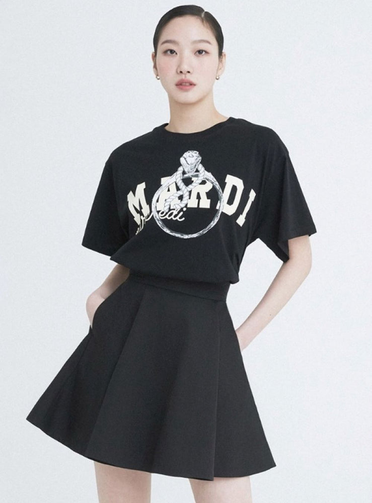 Kim Go Eun dalam Balutan Ring with Rock T-Shirt