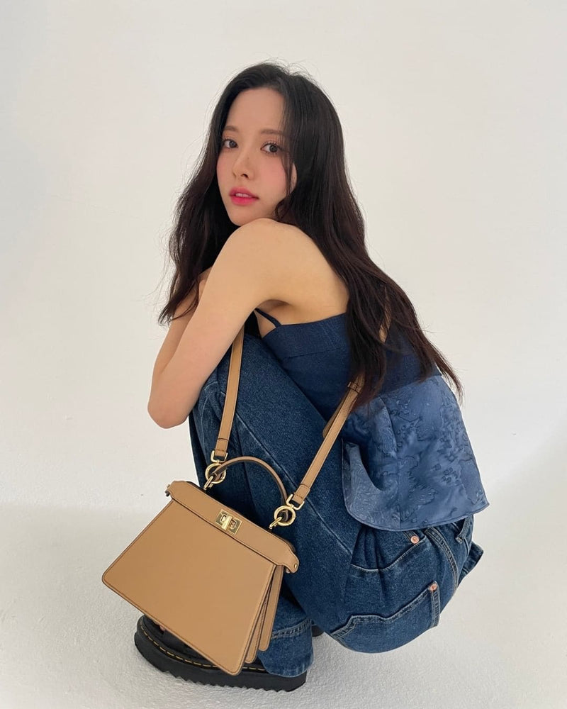 Bona WJSN dengan Peekaboo ISeeU Petite Top Handle Bag Beige