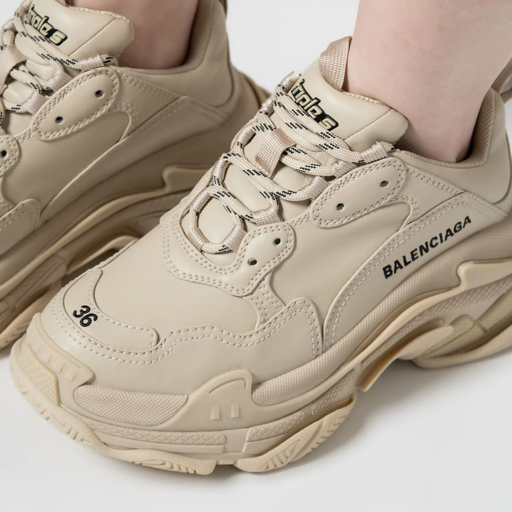 Balenciaga Triple S yang Ikonis