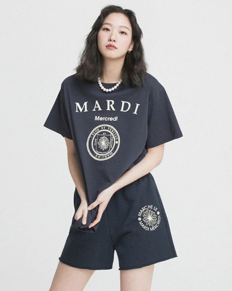 Kim Go Eun Menggunakan Univ T-Shirt
