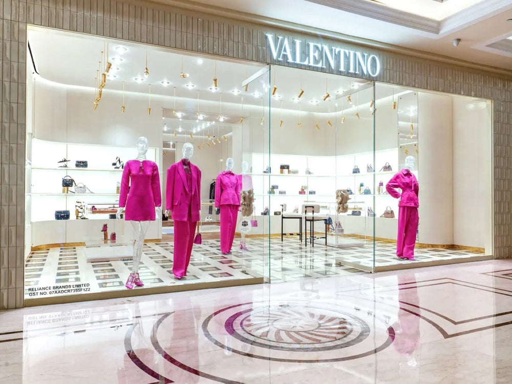 Valentino Garavani yang terkenal dengan tas branded-nya