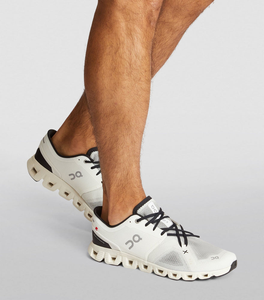 Sepatu Lari dengan Tampilan Chic, Cloud X 3