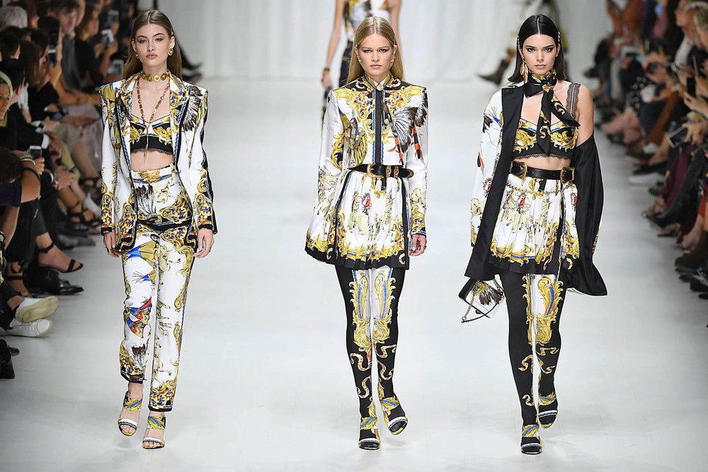 Koleksi Versace karya Donatella
