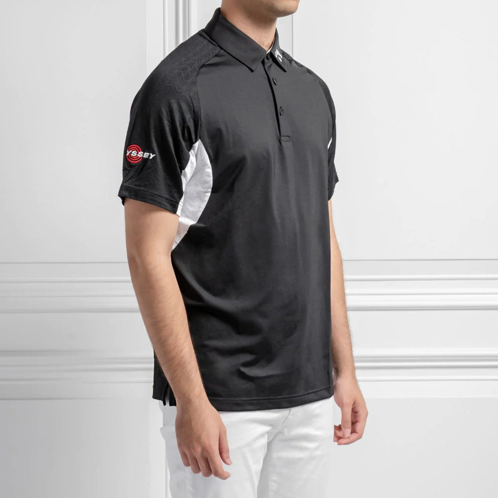Model memakai produk Callaway