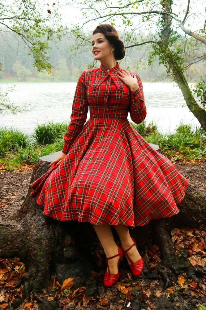 Motif tartan, yang identik dengan pakaian vintage