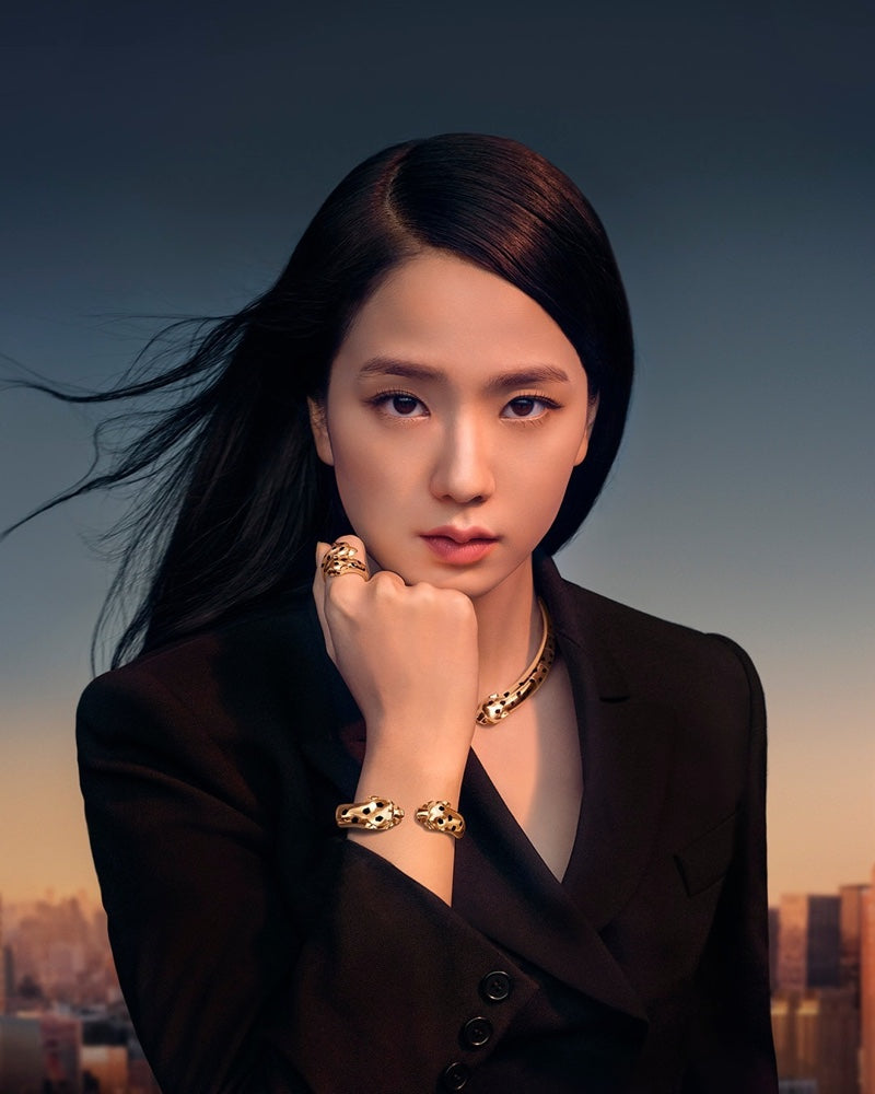 Jisoo mengenakan Koleksi Panthere de Cartier