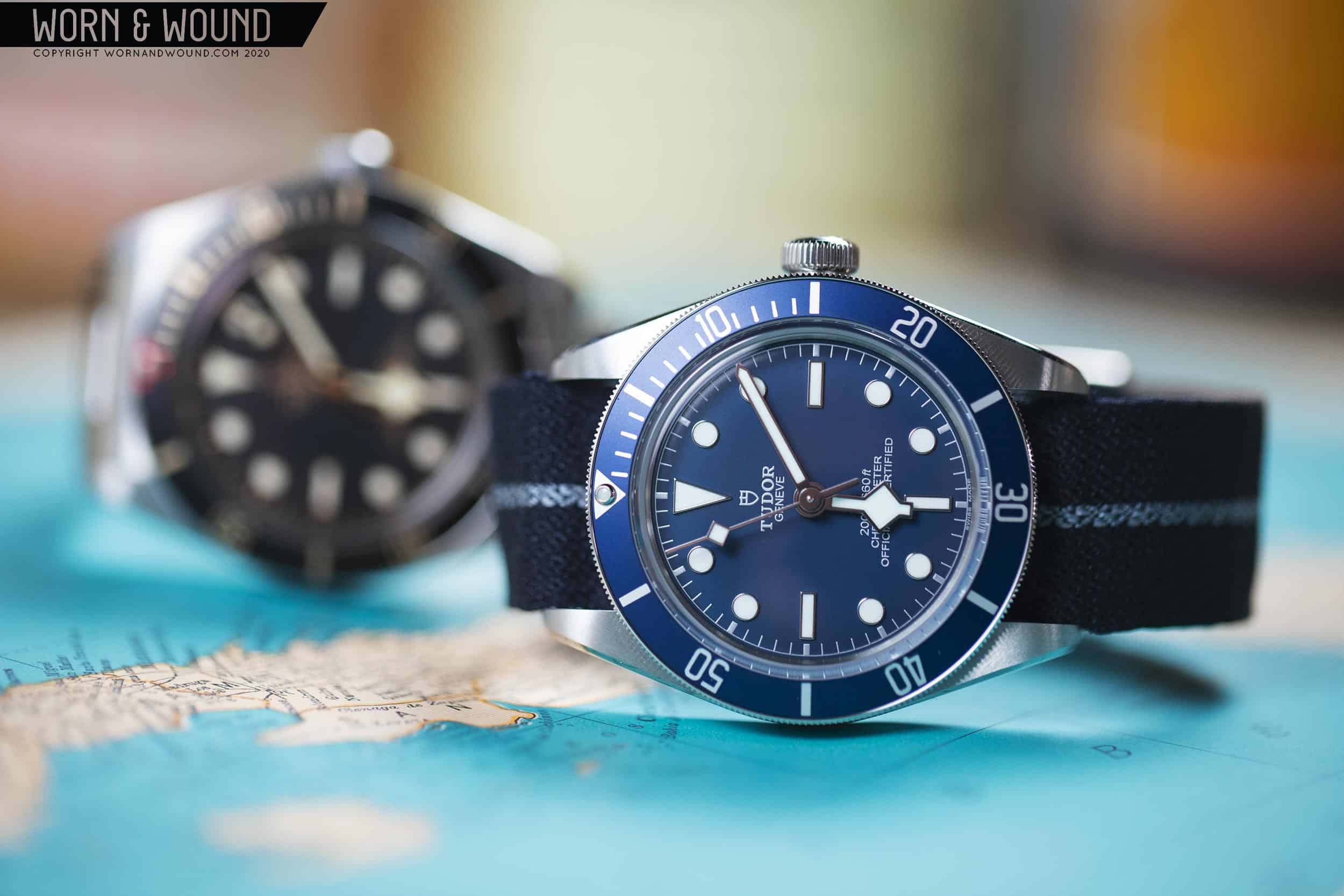 Black Bay Fifty-Eight Navy Blue dengan fabric strap
