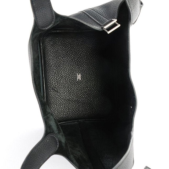 Bagian interior tas Picotin