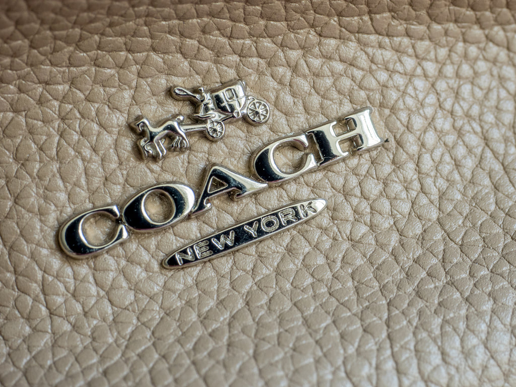 Logo kuda dan kereta Coach
