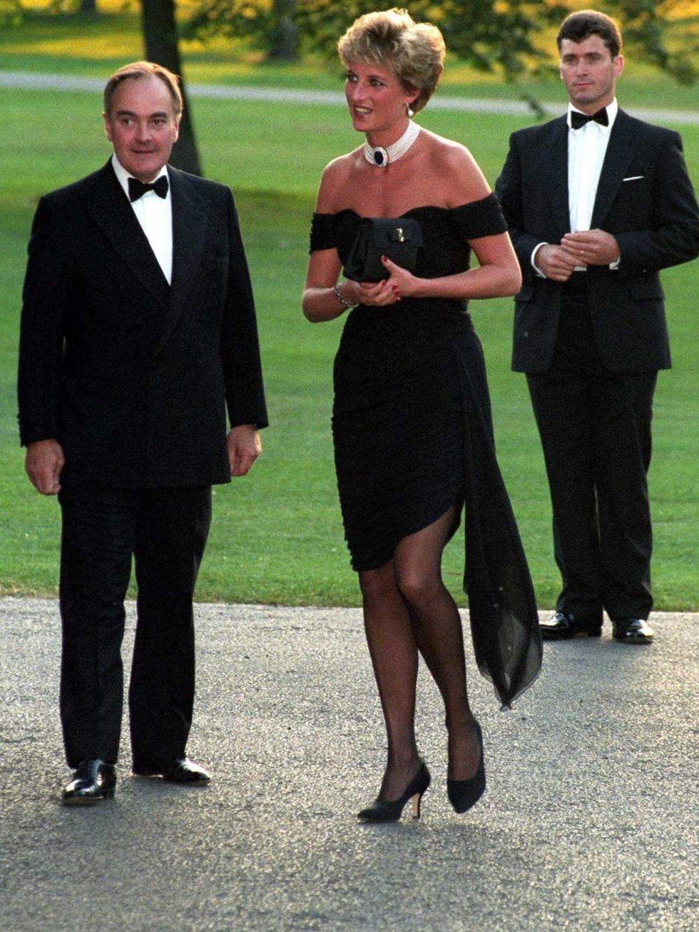 Putri Diana mengenakan merk sepatu branded Manolo Blahnik untuk charity dinner di tahun 1994