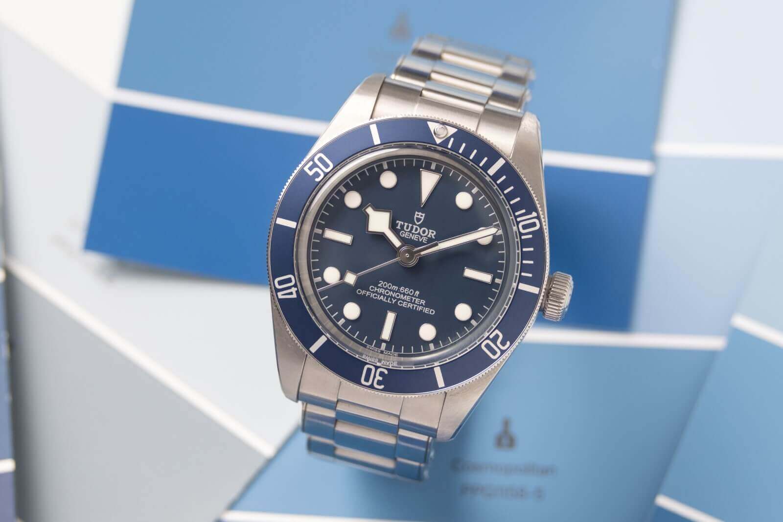 Black Bay Fifty-Eight dengan dial berwarna biru