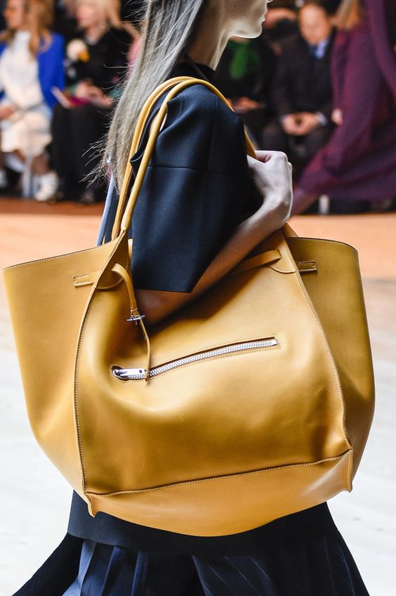 Handbag berukuran besar