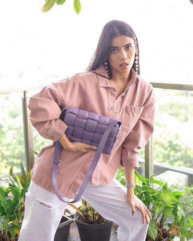Foto Sabrina Chairunnisa dengan tas mewah di akun Instagramnya