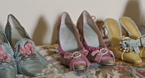 Kreasi-kreasi sepatu Manolo Blahnik untuk film Marie Antoinette yang menyabet penghargaan Oscar