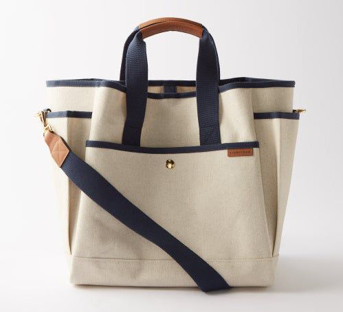 Totebag dengan banyak kantong 